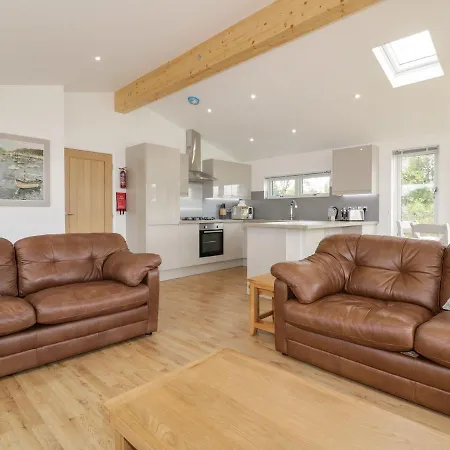 7 Meadow Retreat