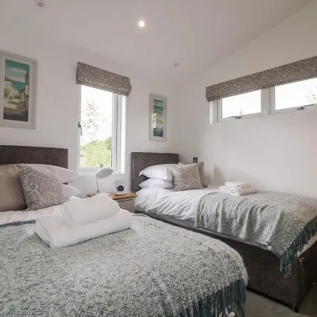 7 Meadow Retreat *
